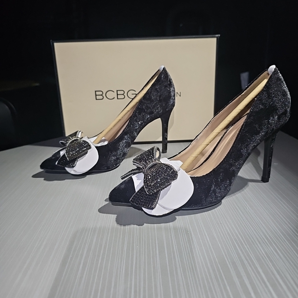 BCBGeneration Bissha Black Velvet Crystal Rhinestone Bow Stiletto Women's 5M NEW